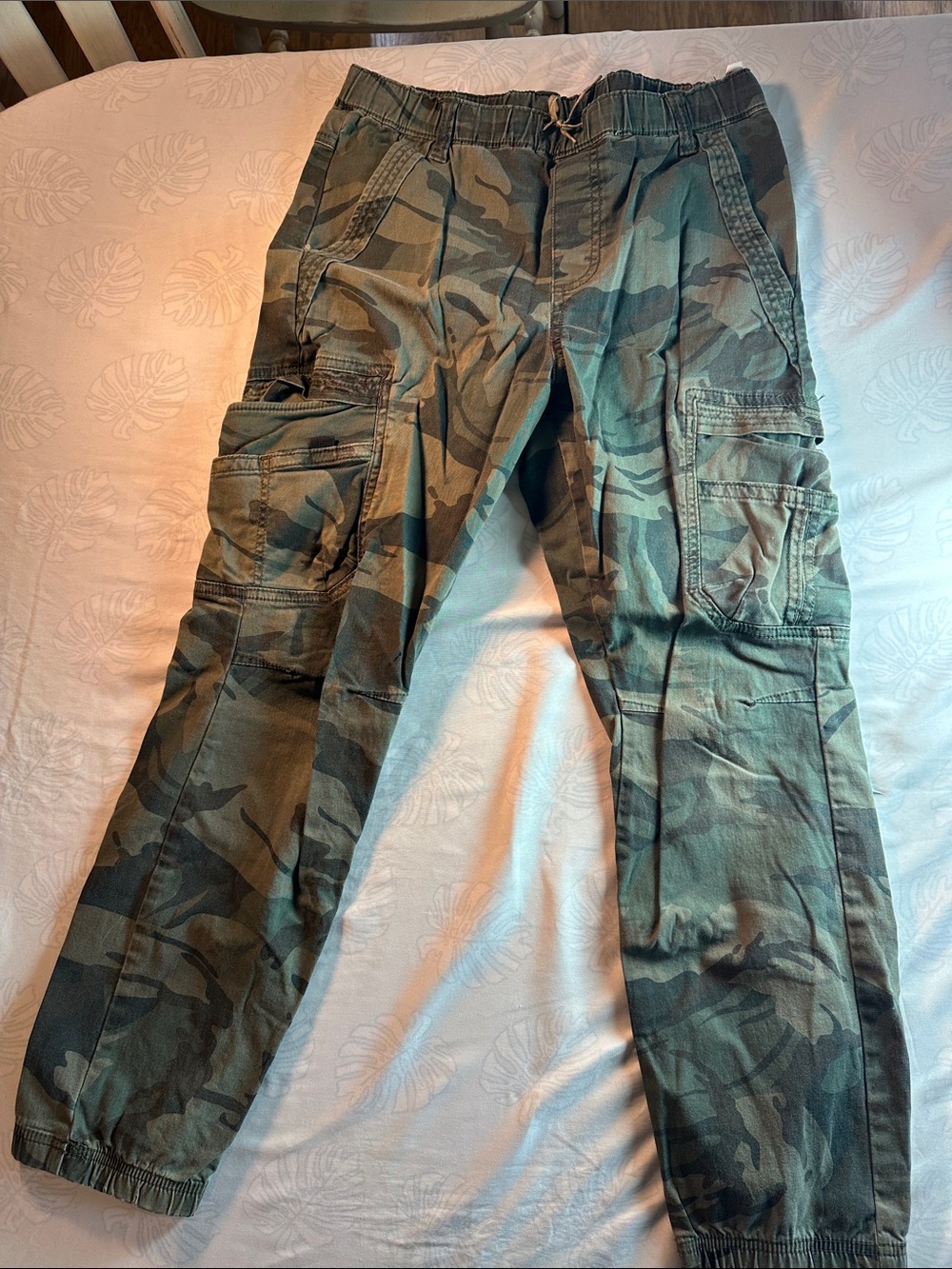 Women's Camouflage Cargo Pants - Green Camo